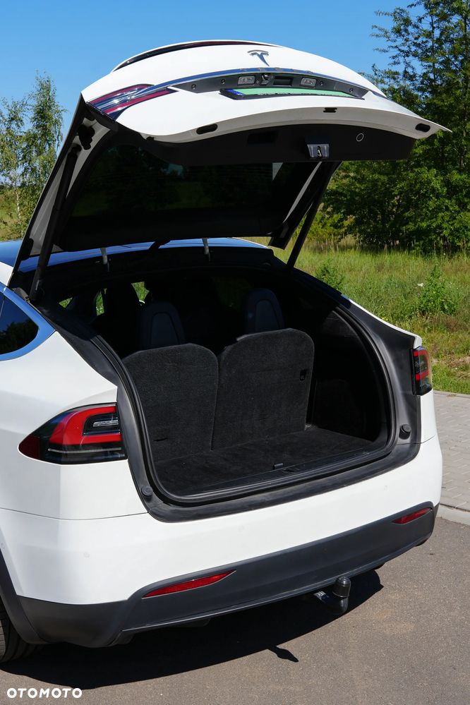 Tesla Model X - 19