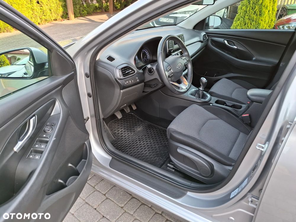 Hyundai i30 1.5 DPI Classic + - 22