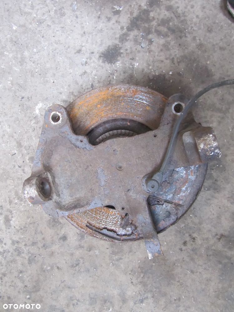 iveco daily 2.3 hpi blizniak tarcza-zwrotnica lewy przód - 2