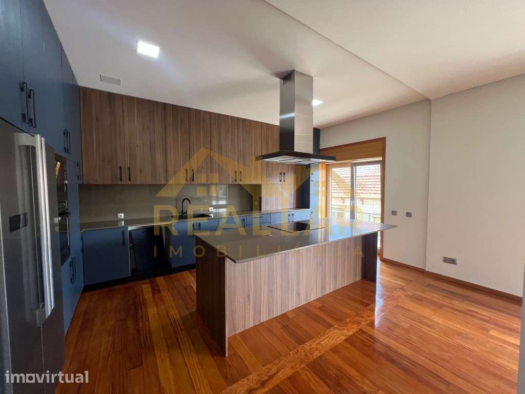 Apartamento T4 inserido em condominio com Piscina na Póvoa de Varzim - Grande imagem: 3/27