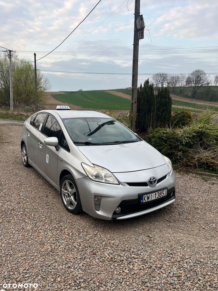 Toyota Prius (Hybrid) - 2
