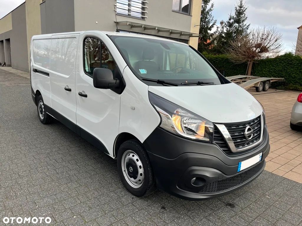 Nissan NV300 - 1
