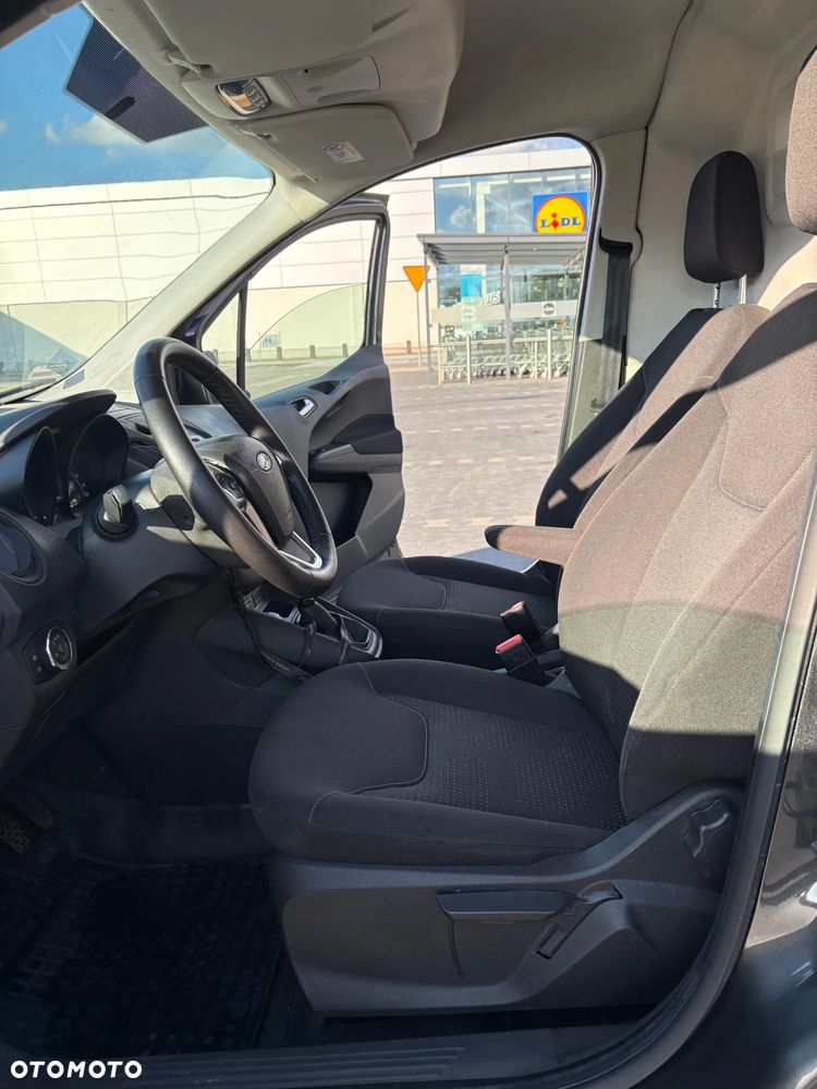 Ford Transit Courier - 11