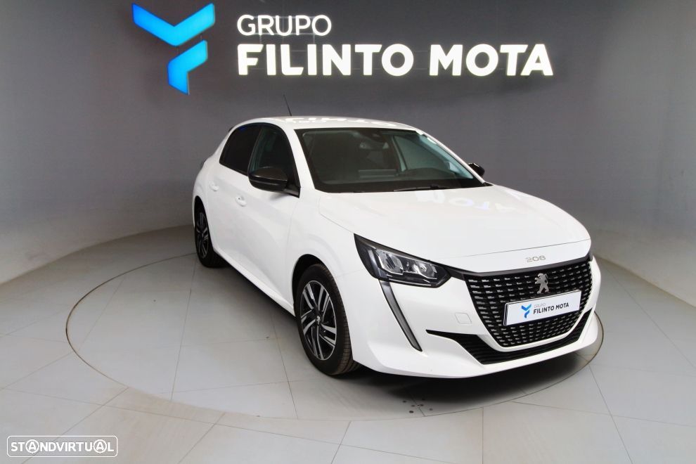Peugeot 208 - 8