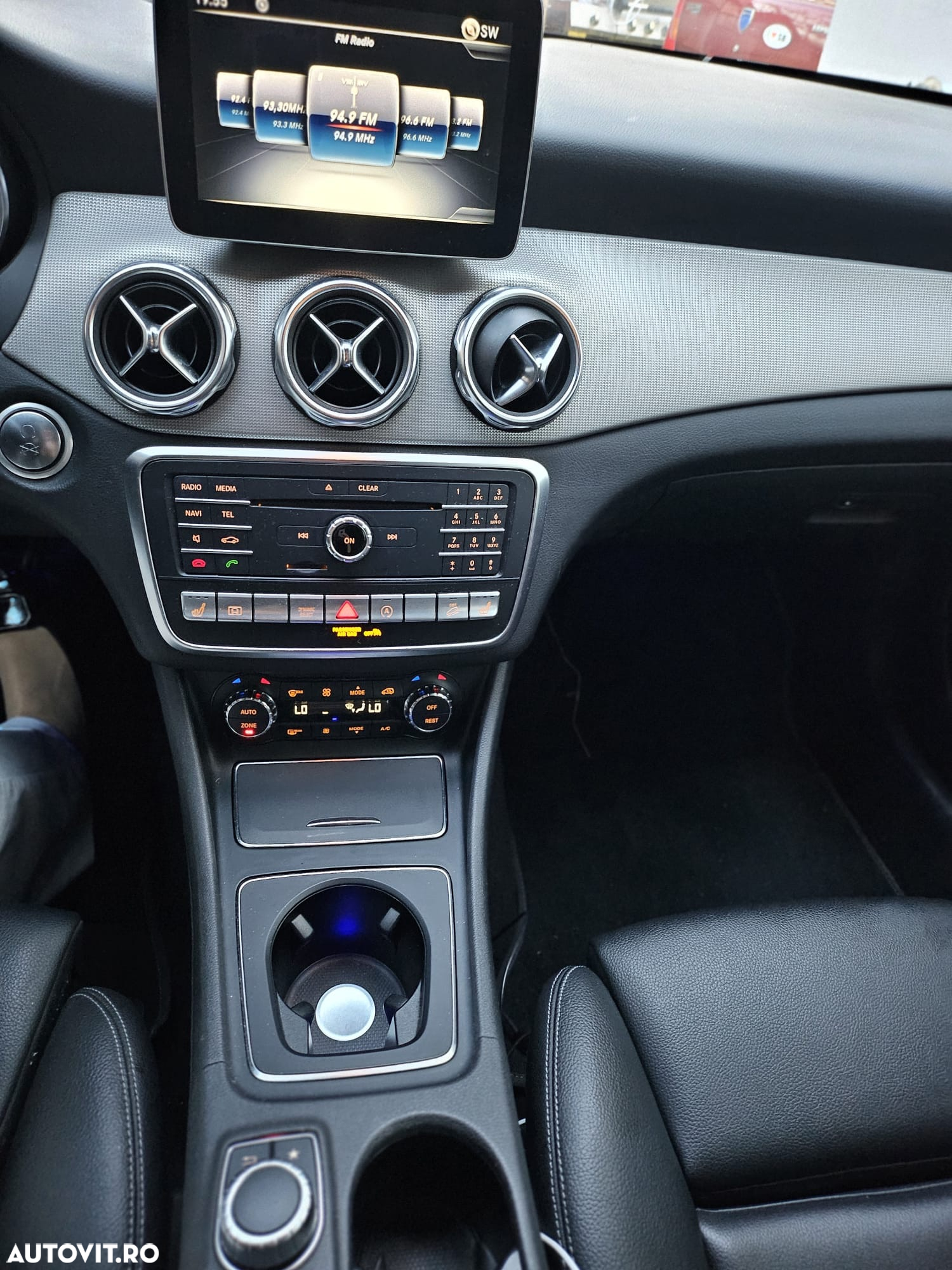 Mercedes-Benz GLA 250 4Matic 7G-DCT - 13