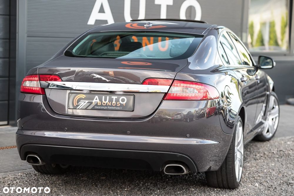 Jaguar XF 4.2 Super V8 - 10