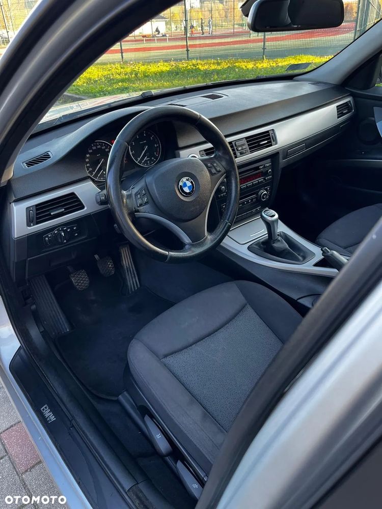 BMW Seria 3 318i - 10