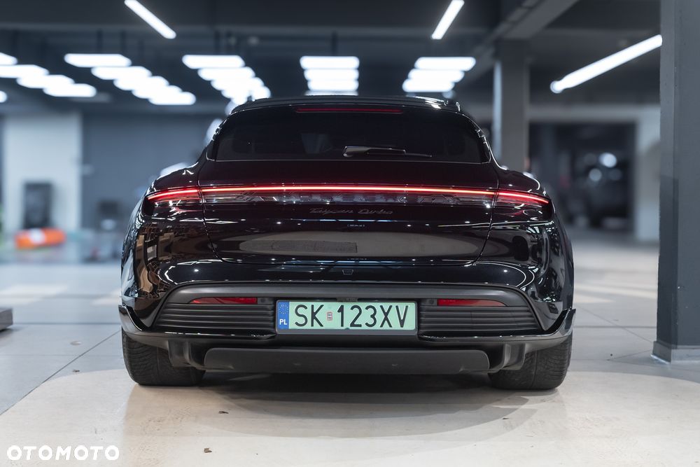 Porsche Taycan Turbo - 12