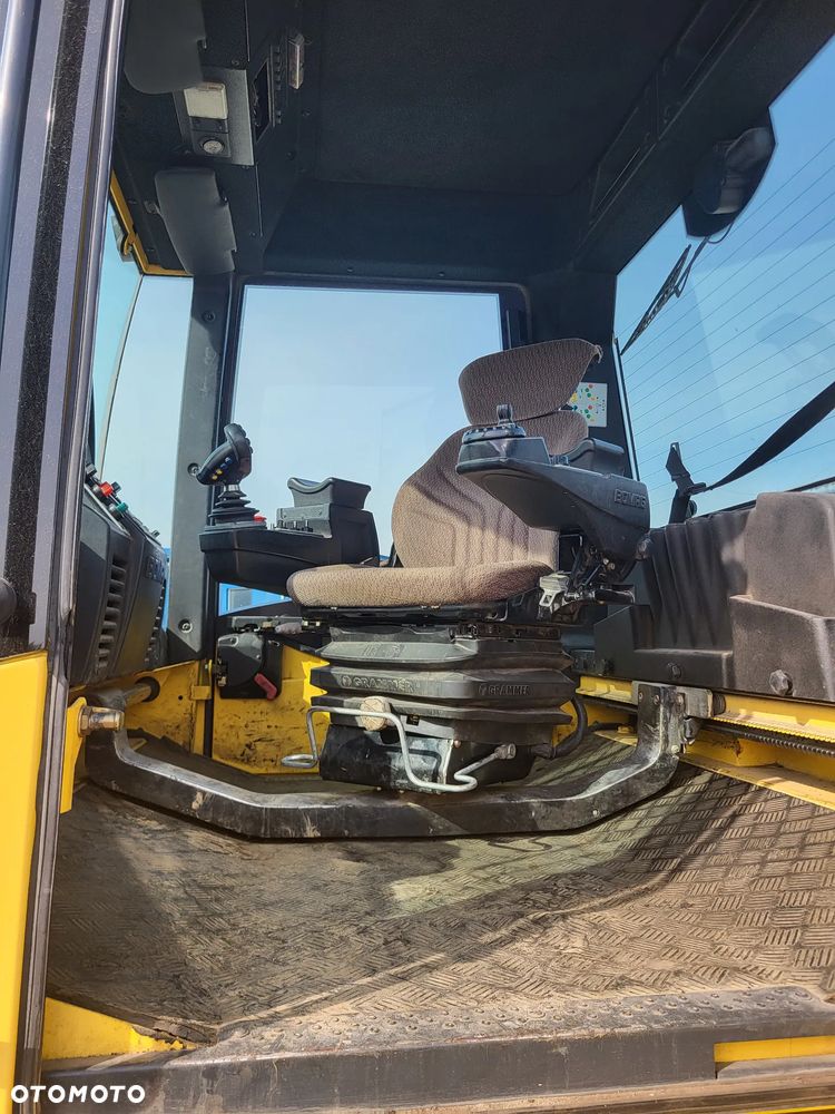 Bomag BW 154 AP 4 AM + rozsypywacz grysu z Niemiec - 12
