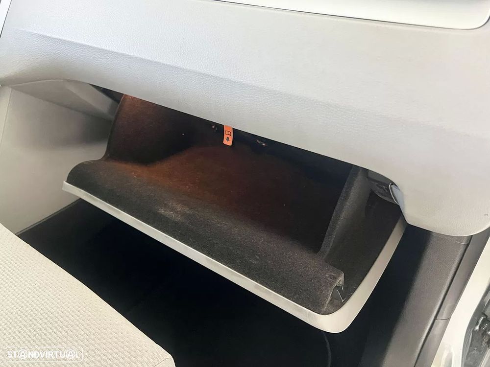 VW Passat Variant 2.0 TDi Confortline - 17