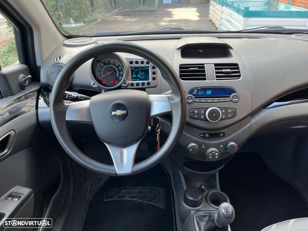 Chevrolet Spark 1.0 LS - 28