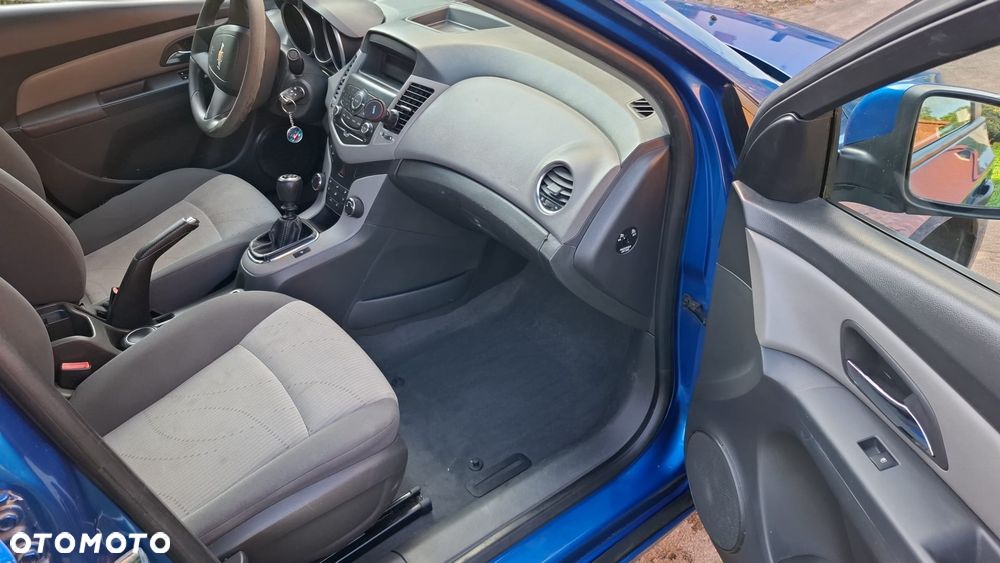 Chevrolet Cruze 1.6 Base - 5