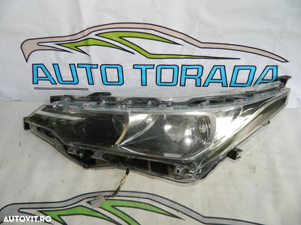 Far stanga halogen Toyota Corolla E170 [facelift] model 2015 - 2020 cod 81150-02L50-00 - 1