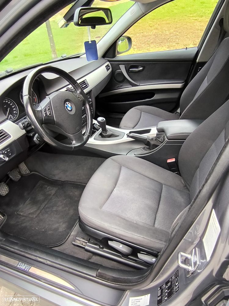BMW 318 d LifeStyle - 9
