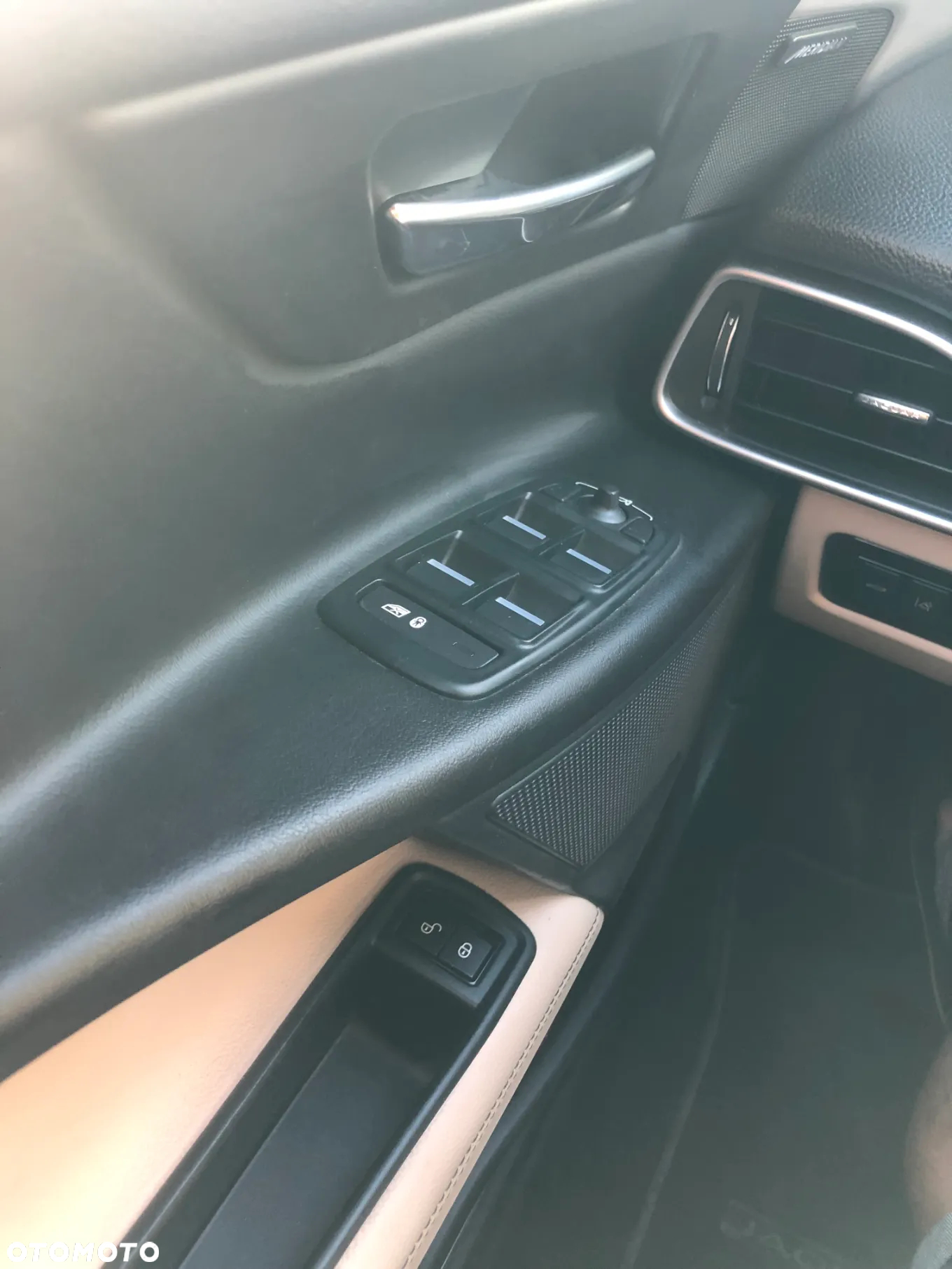 Jaguar XE 2.0 D AWD Prestige - 14