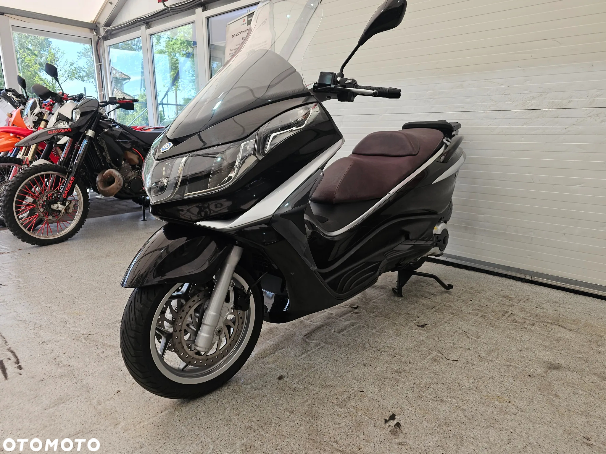Piaggio X10 - 17