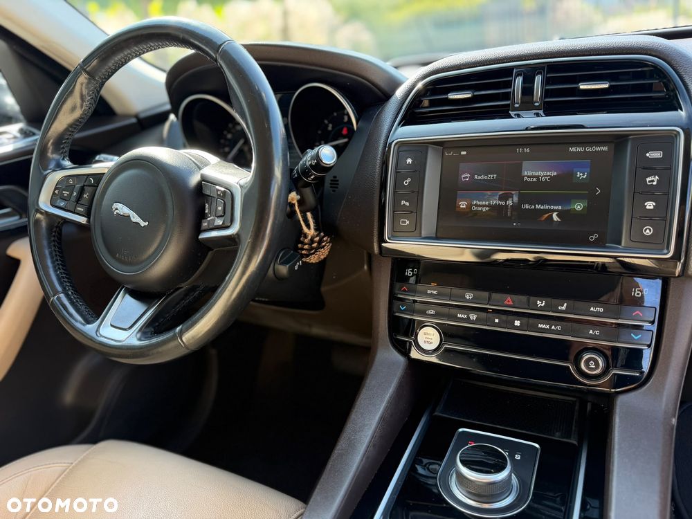 Jaguar F-Pace 2.0 i4D AWD Prestige - 24