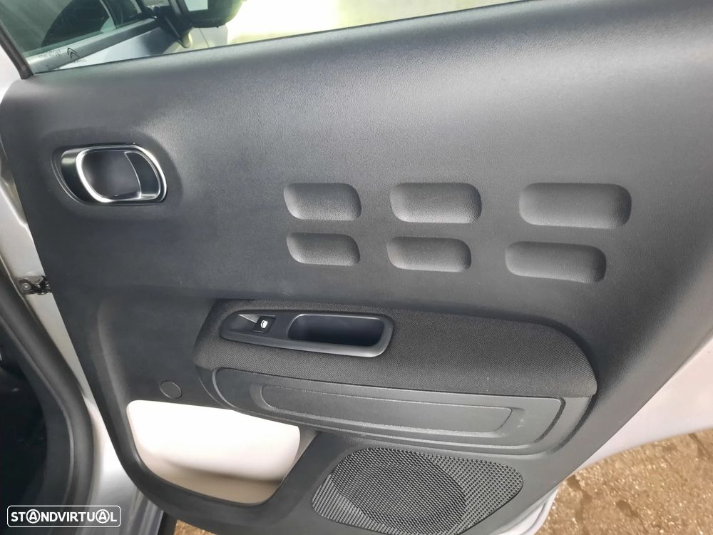 Citroën C3 1.2 PureTech Shine EAT6 - 28