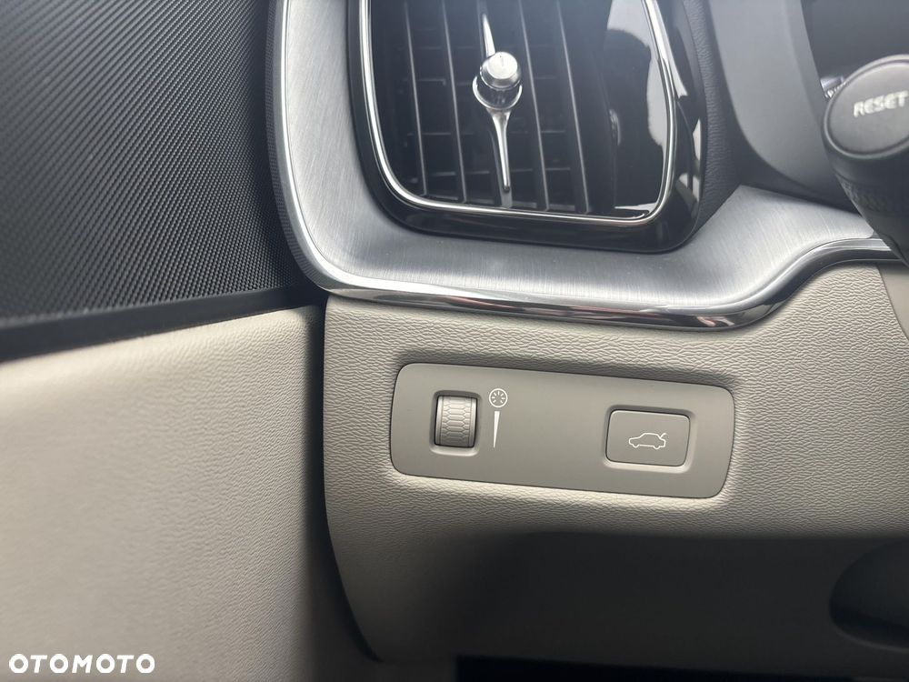 Volvo XC 60 D4 AWD Momentum - 20