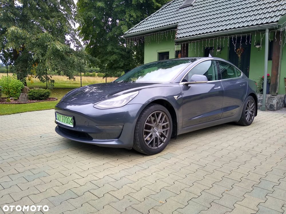 Tesla Model 3 - 1