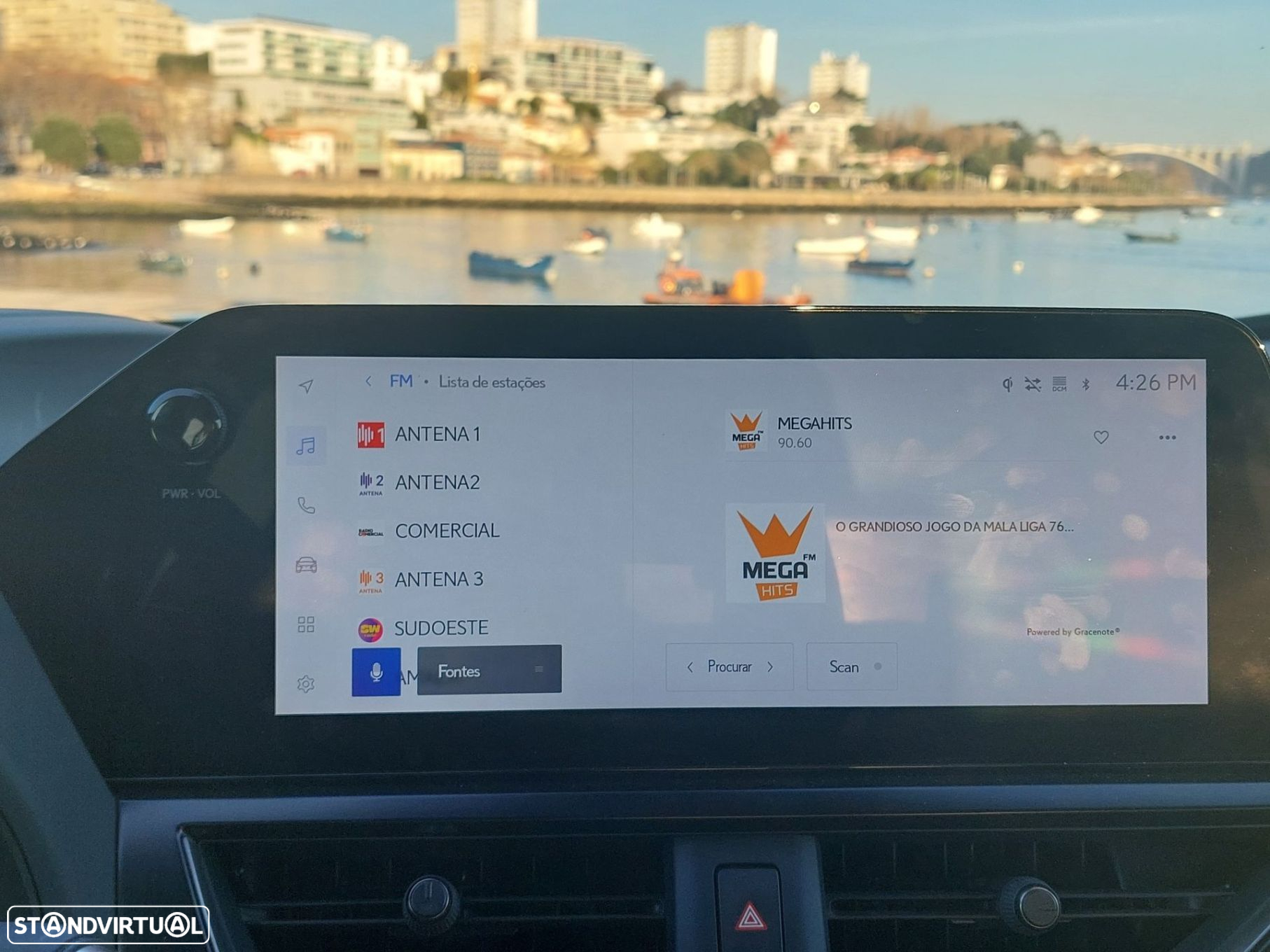 Lexus ux-250h - 11