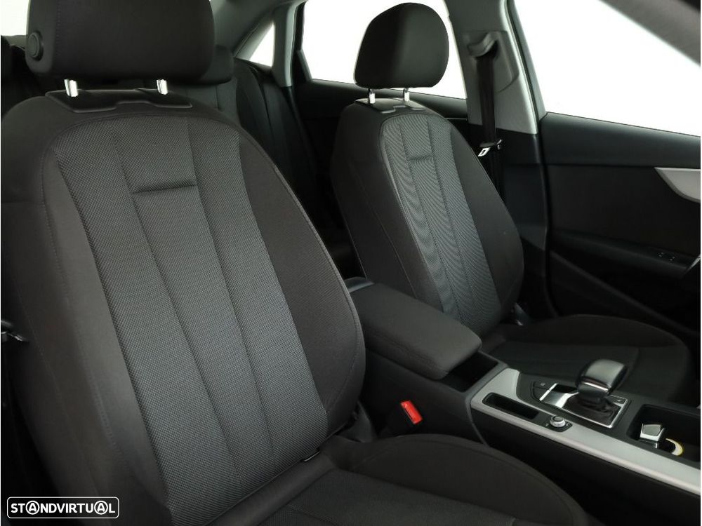 Audi A4 35 TDI S tronic - 14