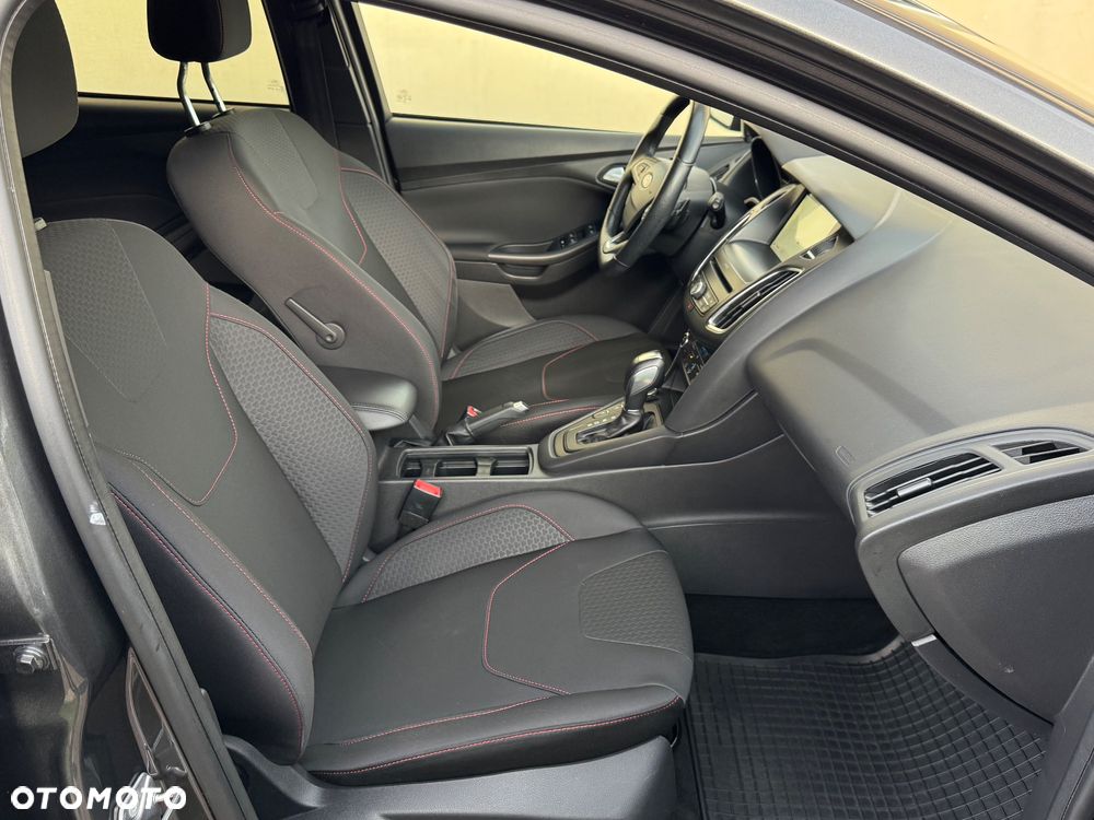Ford Focus 1.5 EcoBoost ST-Line - 24