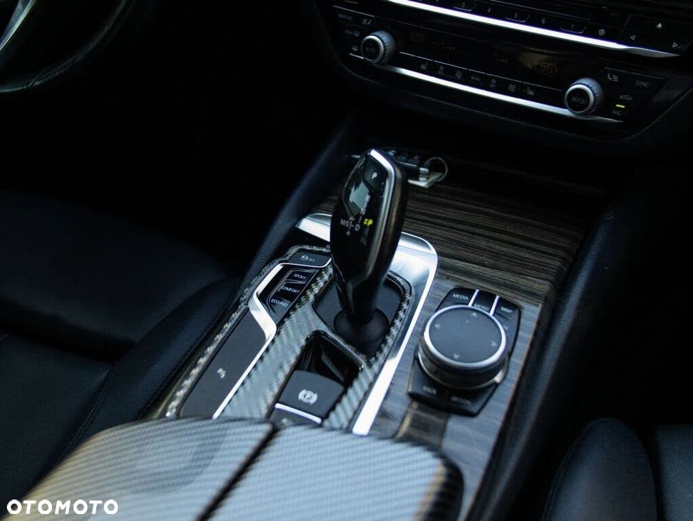 BMW Seria 5 530i xDrive Luxury Line sport - 36