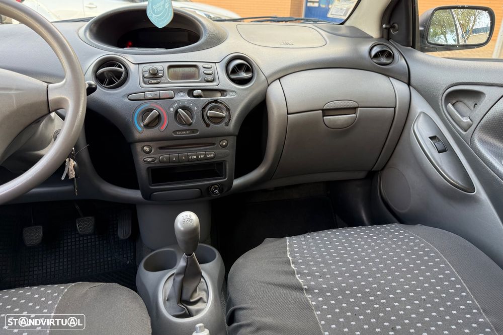 Toyota Yaris 1.0 Sol - 15