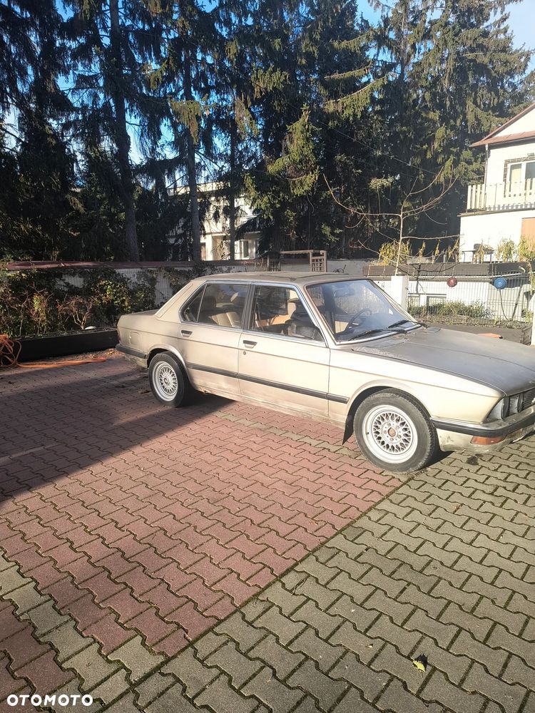 BMW Seria 5 525 i - 4