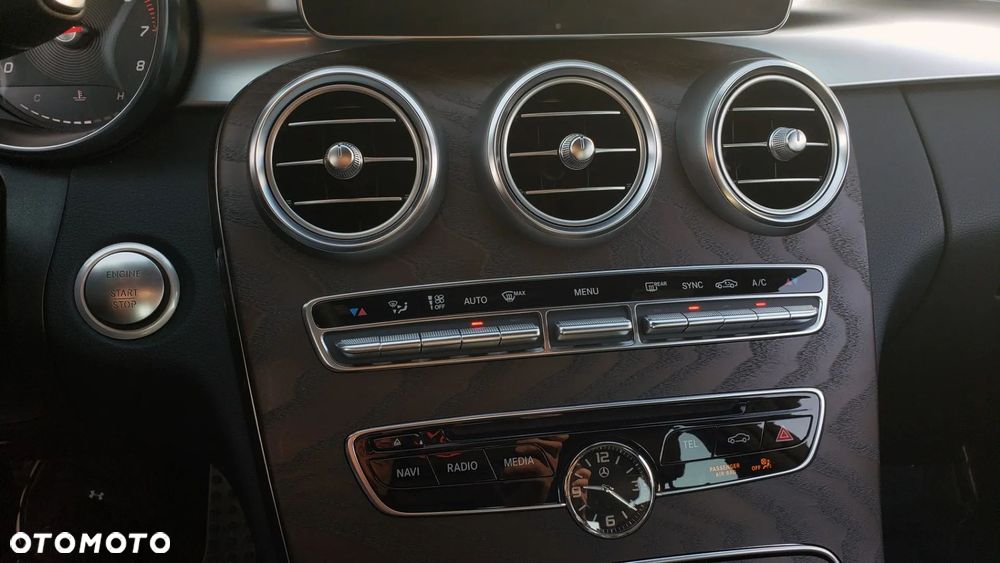 Mercedes-Benz Klasa C 300 9G-TRONIC AMG Line - 14