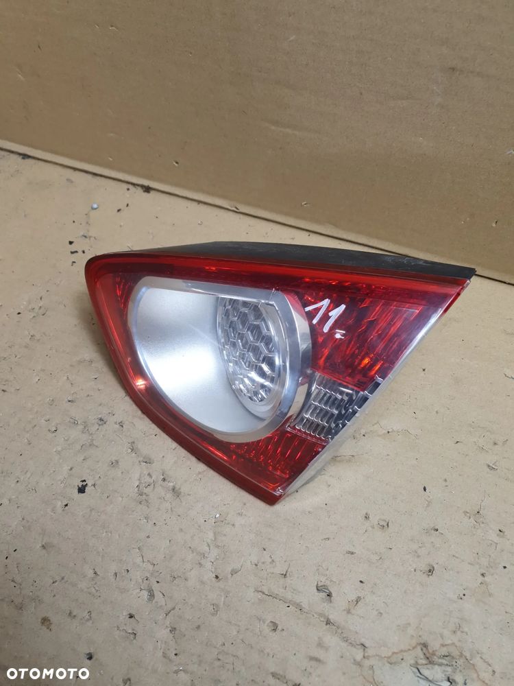 LAMPA PRAWA TYŁ TYLNA W KLAPĘ FORD KUGA MK1 08-13R - 1