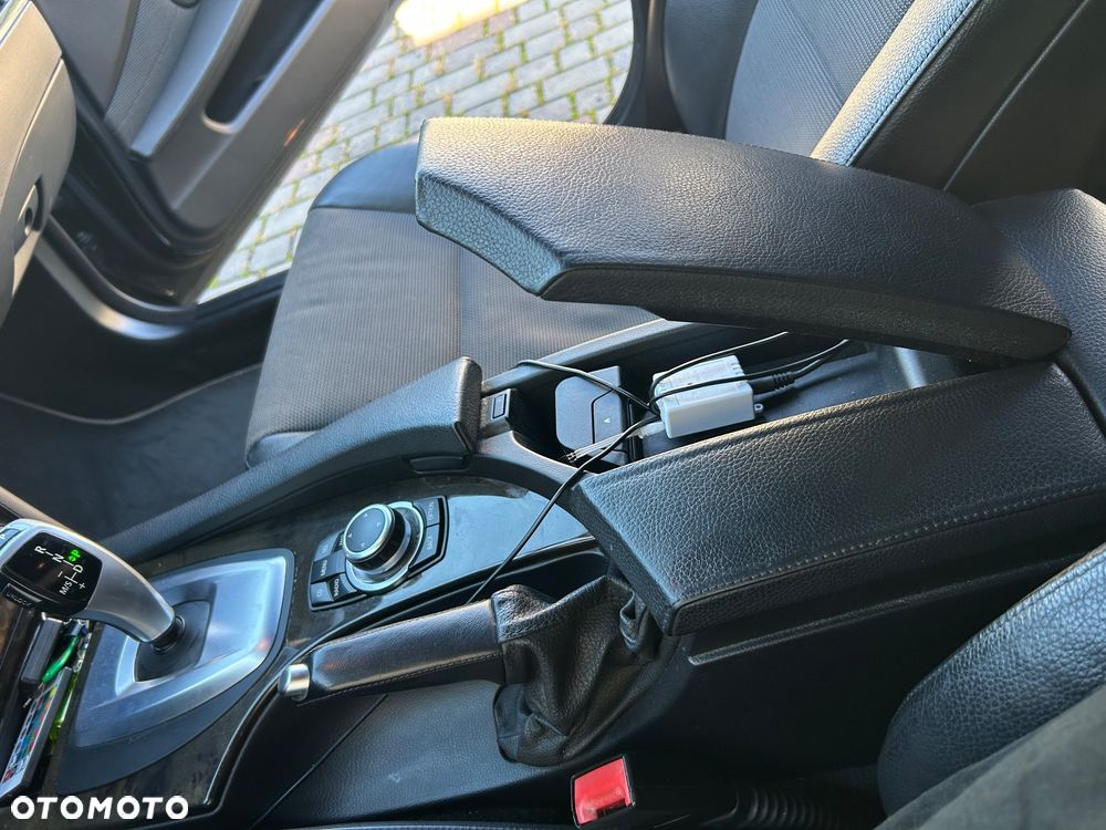 BMW Seria 5 520d Edition Lifestyle - 24
