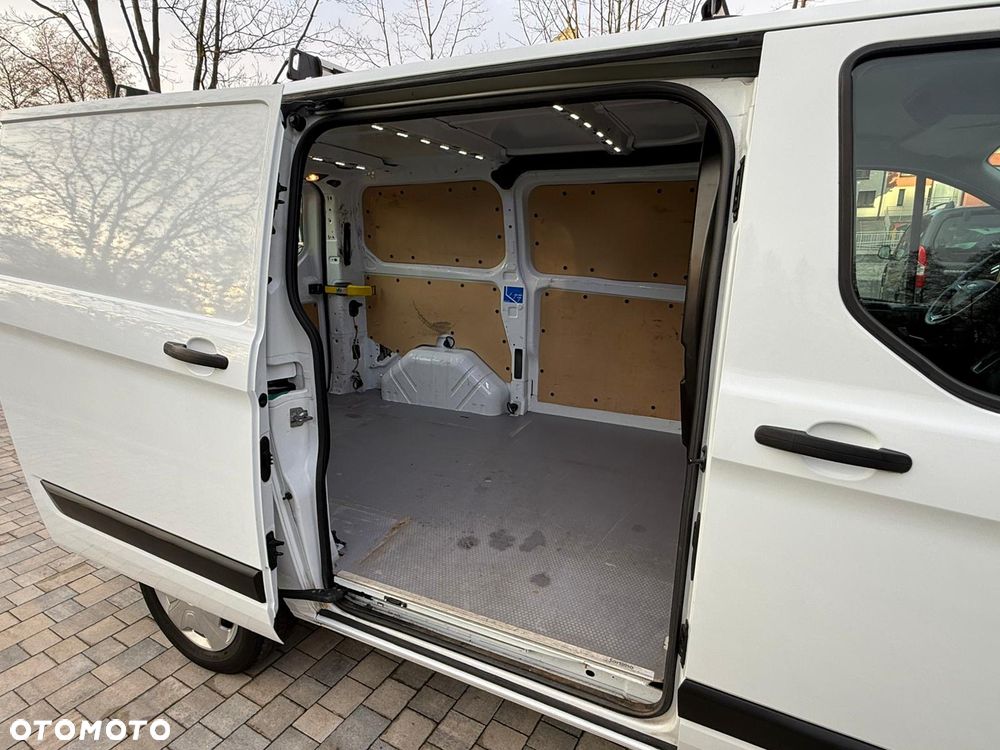 Ford Tranzit Custom - 28