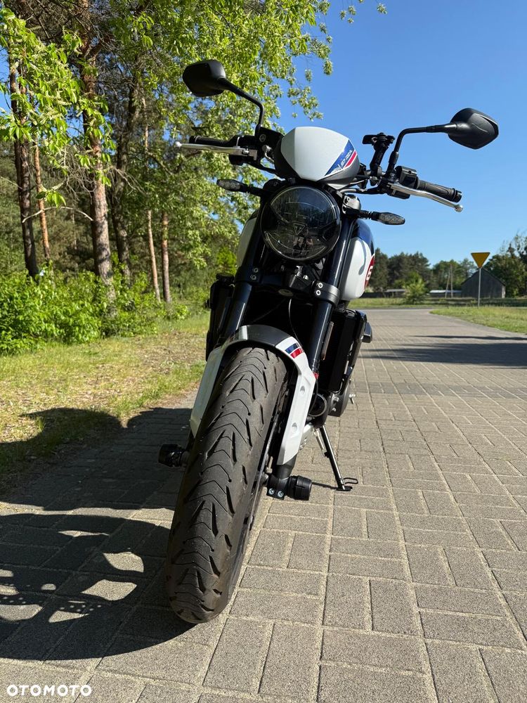 Triumph Trident - 7