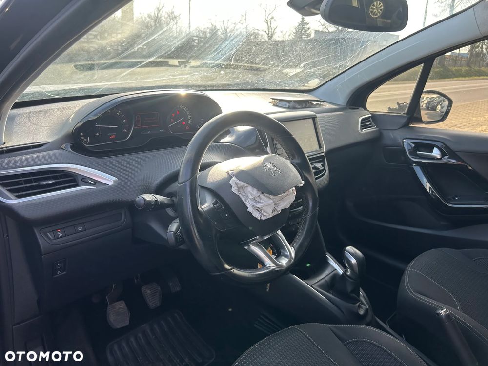 Peugeot 208 - 37