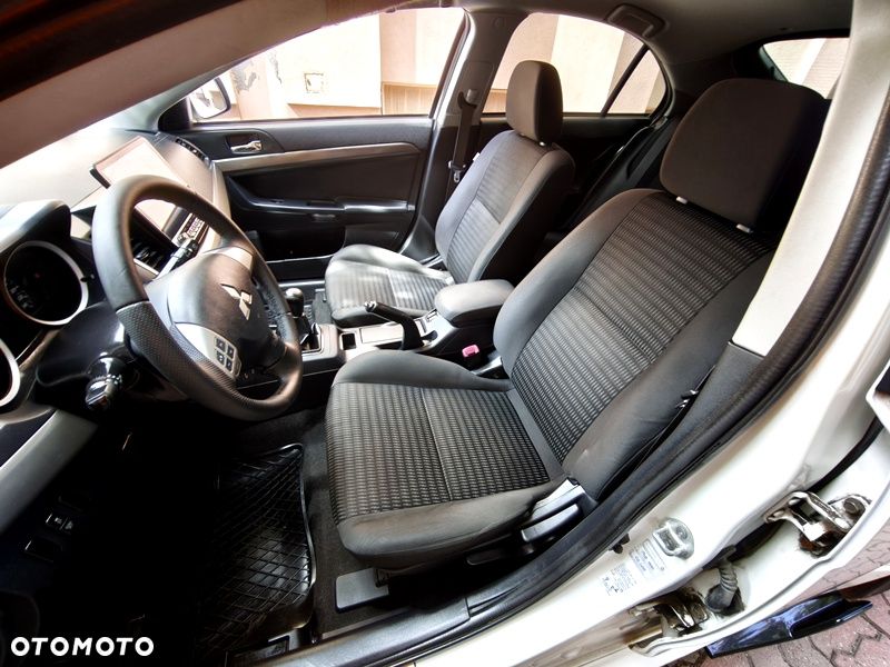 Mitsubishi Lancer 1.6 Invite - 4