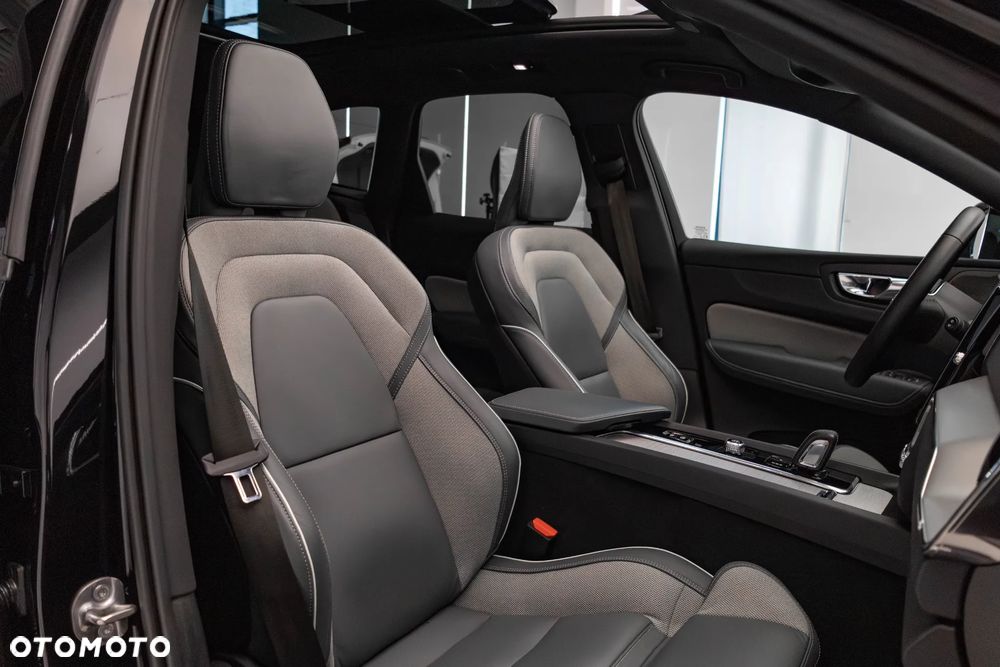 Volvo XC 60 B4 D AWD Plus Dark - 21