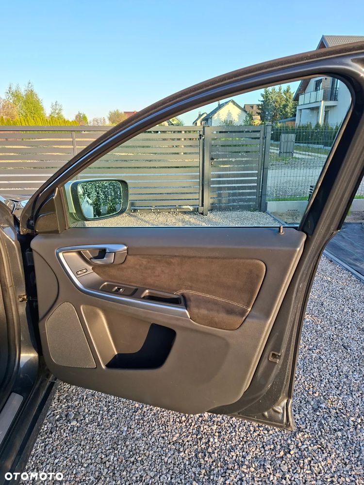 Volvo XC 60 D4 Geartronic RDesign - 25