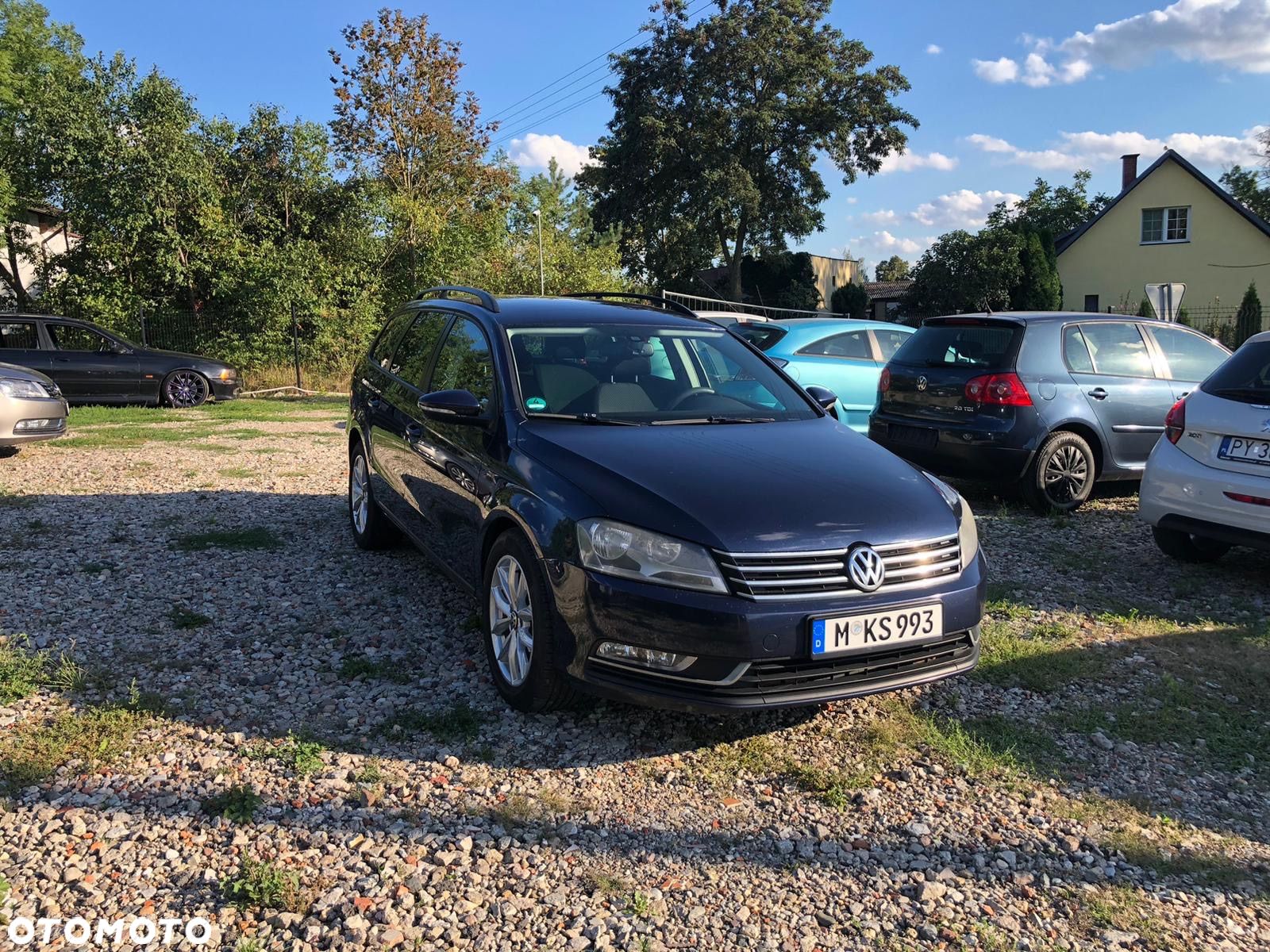 Volkswagen Passat - 1