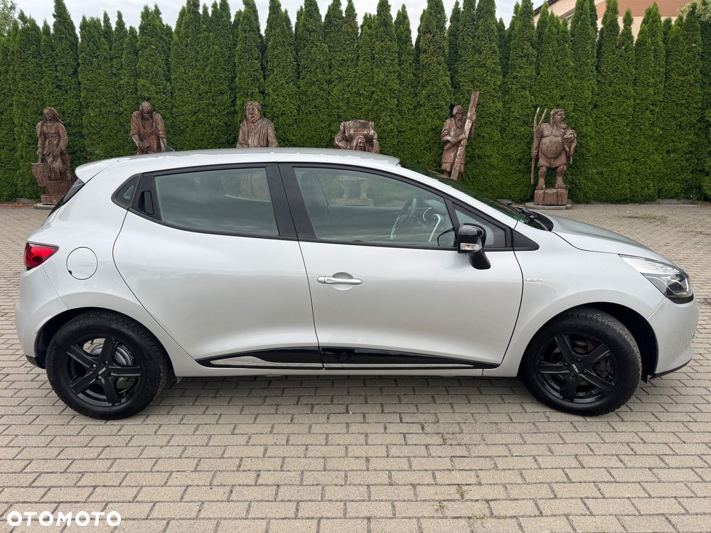 Renault Clio 1.2 16V 75 Limited - 12
