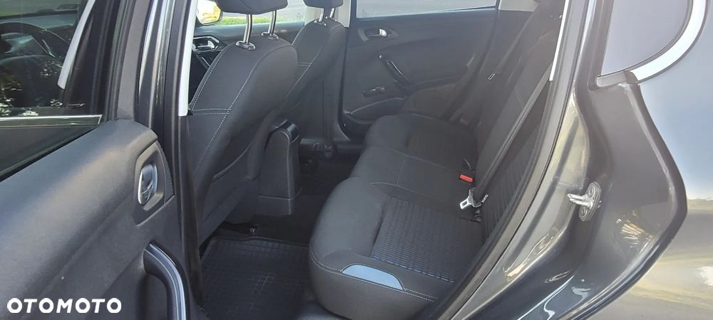 Peugeot 208 - 11