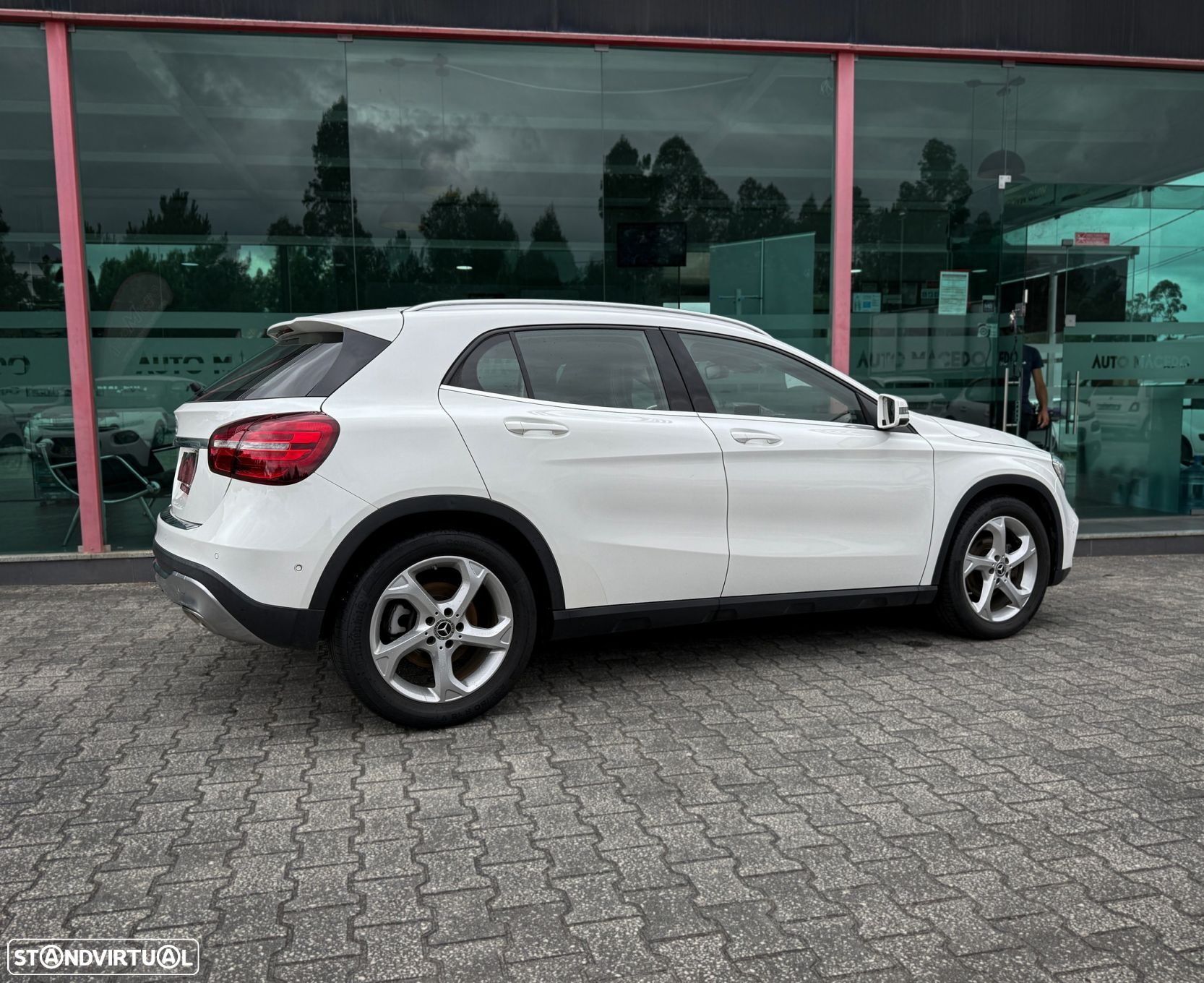 Mercedes-Benz GLA 180 Urban Aut. - 4