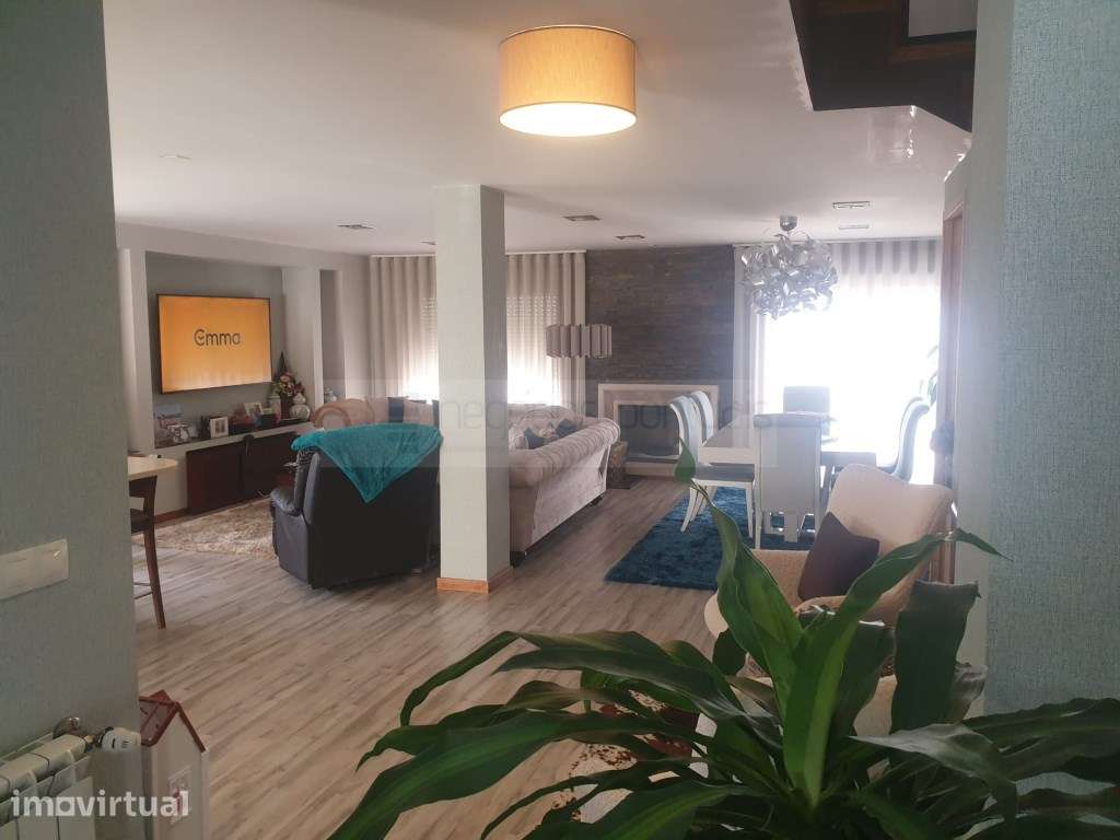 Moradia Gaveto T3 mais escritório e um apartamento T2 - Grande imagem: 4/36