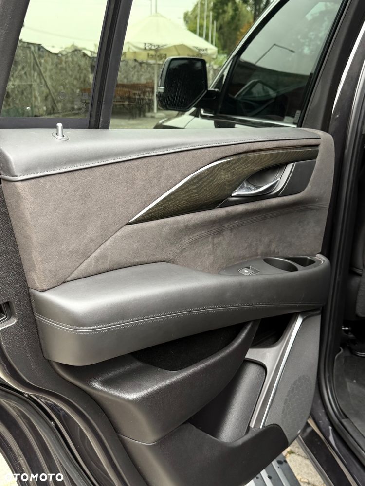 Cadillac Escalade - 25