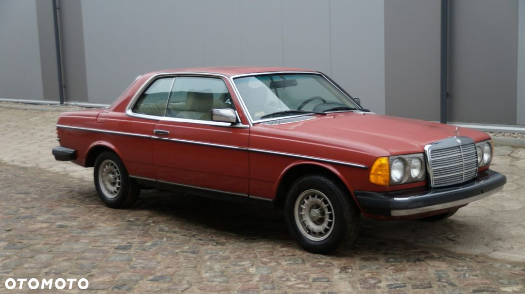 Mercedes-Benz W123 - 2