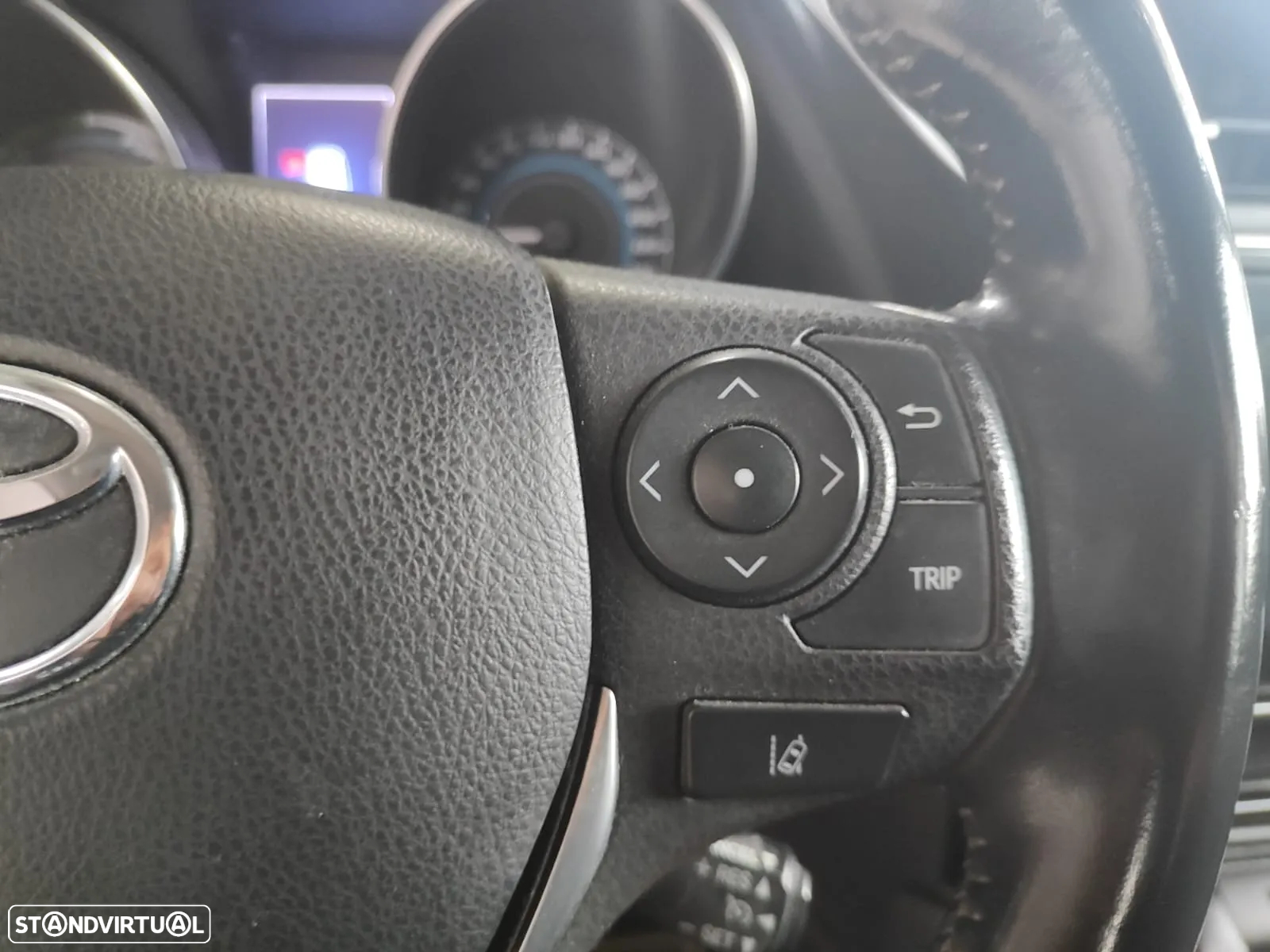Toyota Auris Touring Sports 1.8 HSD Comfort+P.Sport - 26