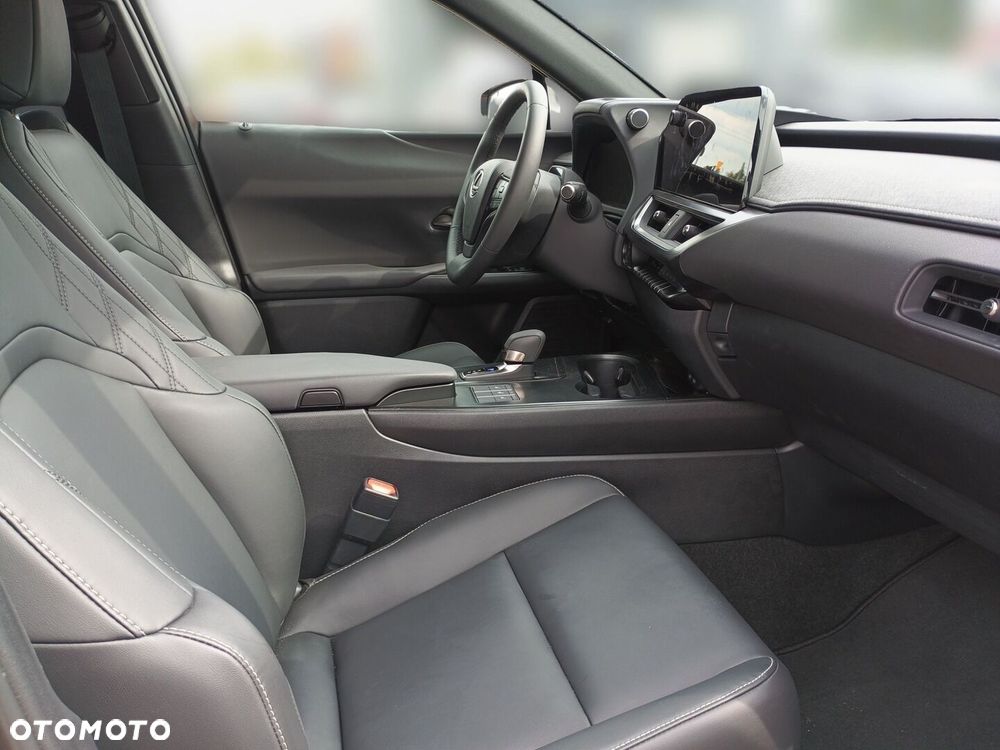Lexus UX - 10
