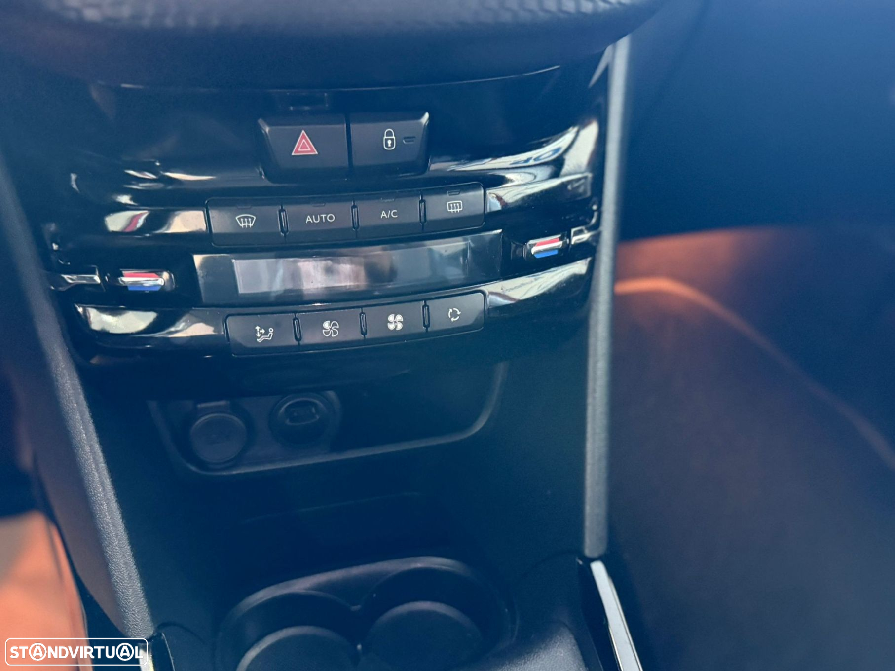 Peugeot 2008 1.2 PureTech Allure - 11