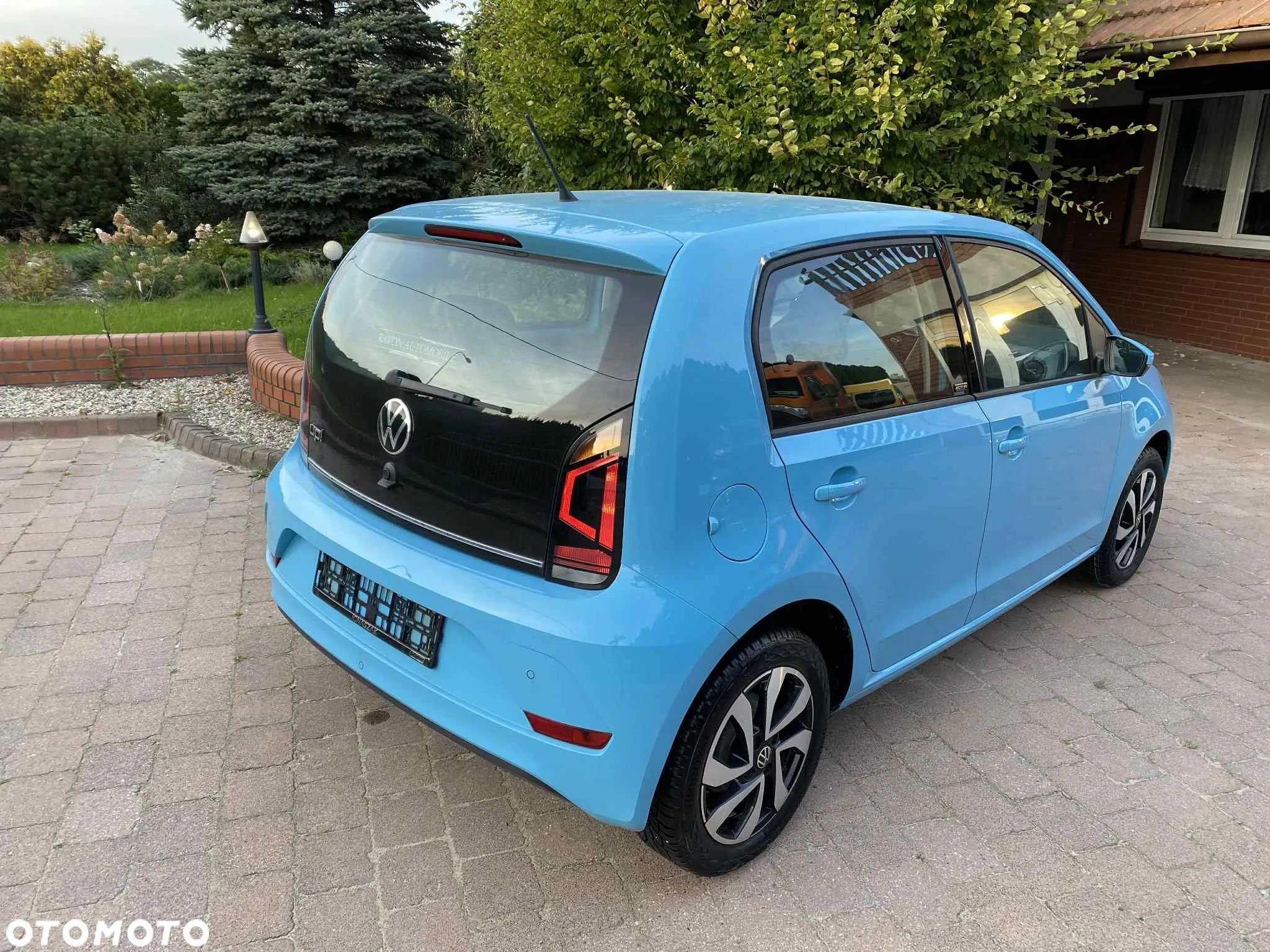 Volkswagen up! Active - 1